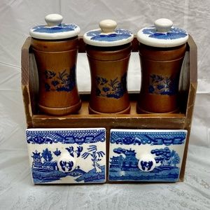 Vintage, Rare, Japan, 9-pc Blue Willow Shaker Set  with Wooden Rack